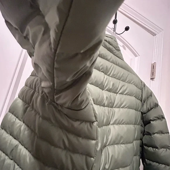 EUC Patagonia Down Sweater Jacket Green; ladies medium - Picture 6 of 7